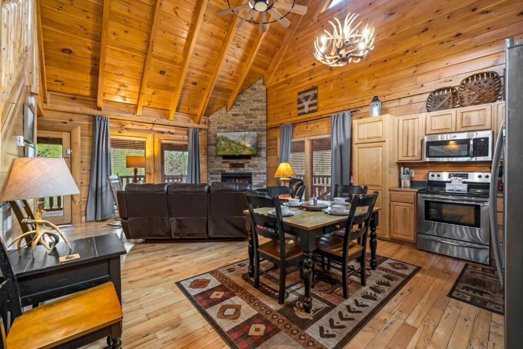 2-Bedroom Cabin With 2 Master Suites, Loft, Half-Bath And Hot Tub In A Serene Resort Setting 세비어빌 외부 사진