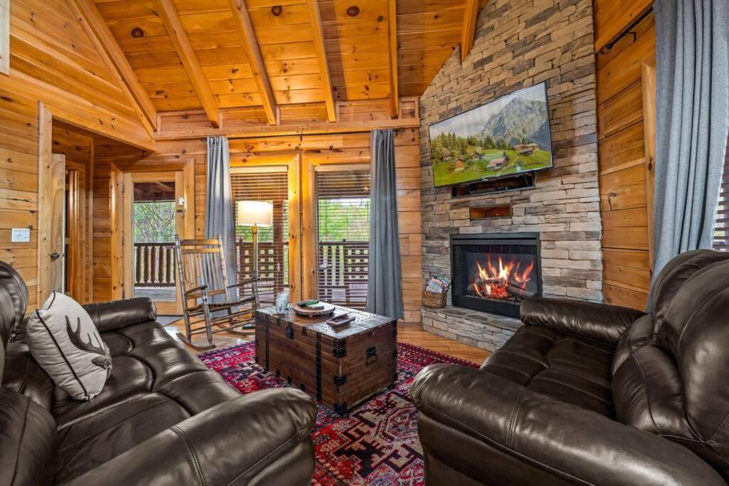 2-Bedroom Cabin With 2 Master Suites, Loft, Half-Bath And Hot Tub In A Serene Resort Setting 세비어빌 외부 사진