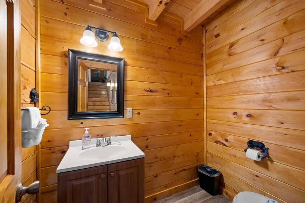 2-Bedroom Cabin With 2 Master Suites, Loft, Half-Bath And Hot Tub In A Serene Resort Setting 세비어빌 외부 사진