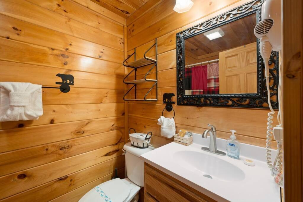 2-Bedroom Cabin With 2 Master Suites, Loft, Half-Bath And Hot Tub In A Serene Resort Setting 세비어빌 외부 사진